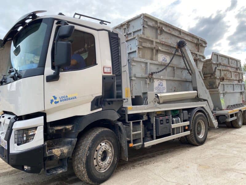 Camion et bennes Loca Benne Gironde livrés à Floirac
